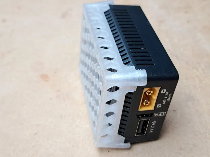 Cách ly ToolkitRC M6 chắc chắn và tiện lợi - Image 4