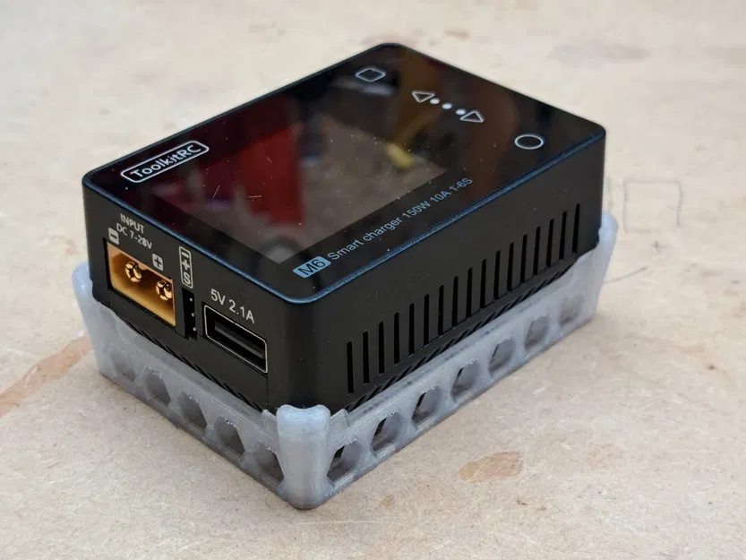 Cách ly ToolkitRC M6 chắc chắn và tiện lợi - Image 5