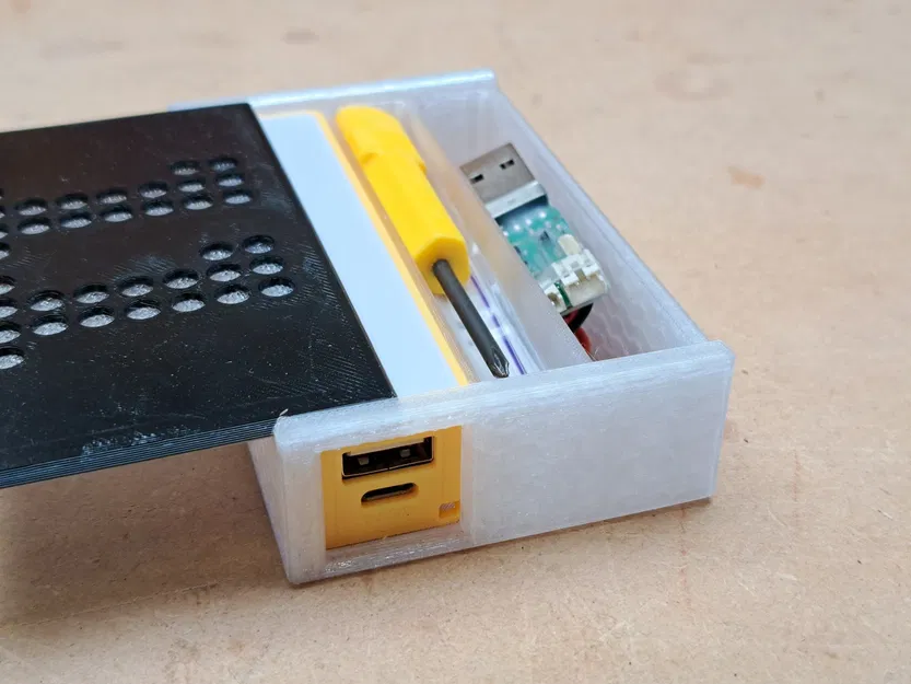 Hộp công cụ và pin dự phòng cho ELF DLG Vladimir - Image 1