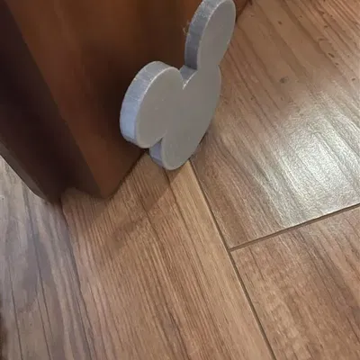 Giá đỡ cửa hình chuột Mickey với tai đáng yêu