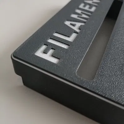 Nắp hộp mẫu filament với chữ khắc sâu 1mm