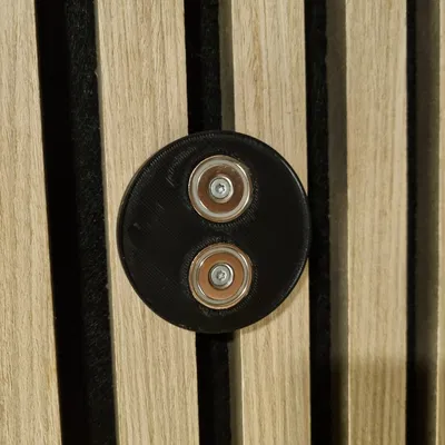 Giá đỡ máy tính bảng treo tường với nam châm đơn giản