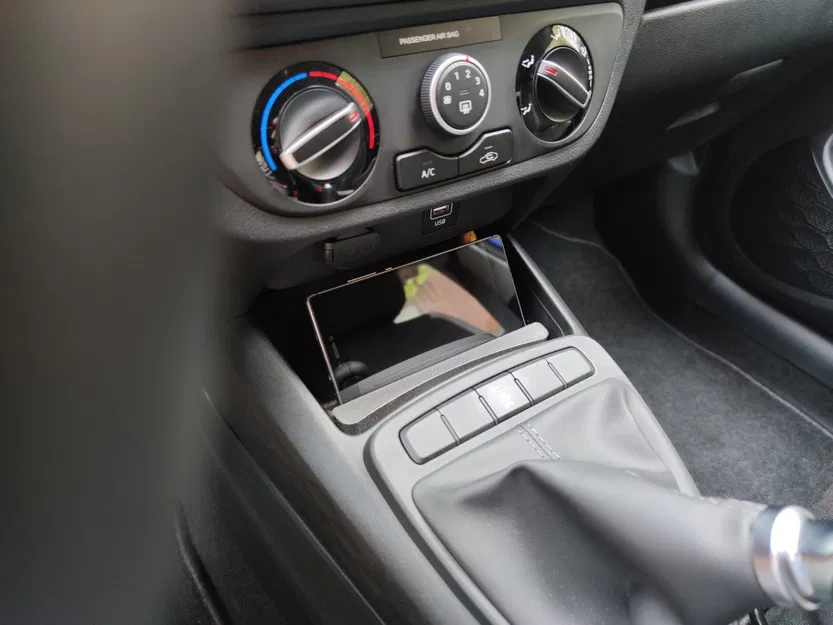 Giá đỡ smartphone cho ngăn chứa trung tâm Hyundai i10 (AC3) - Image 1