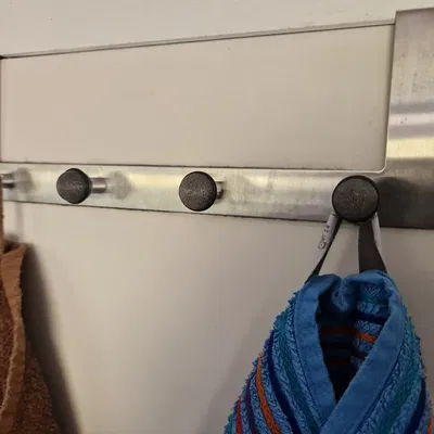 Giá treo móc cửa với thiết kế cải tiến chống rơi