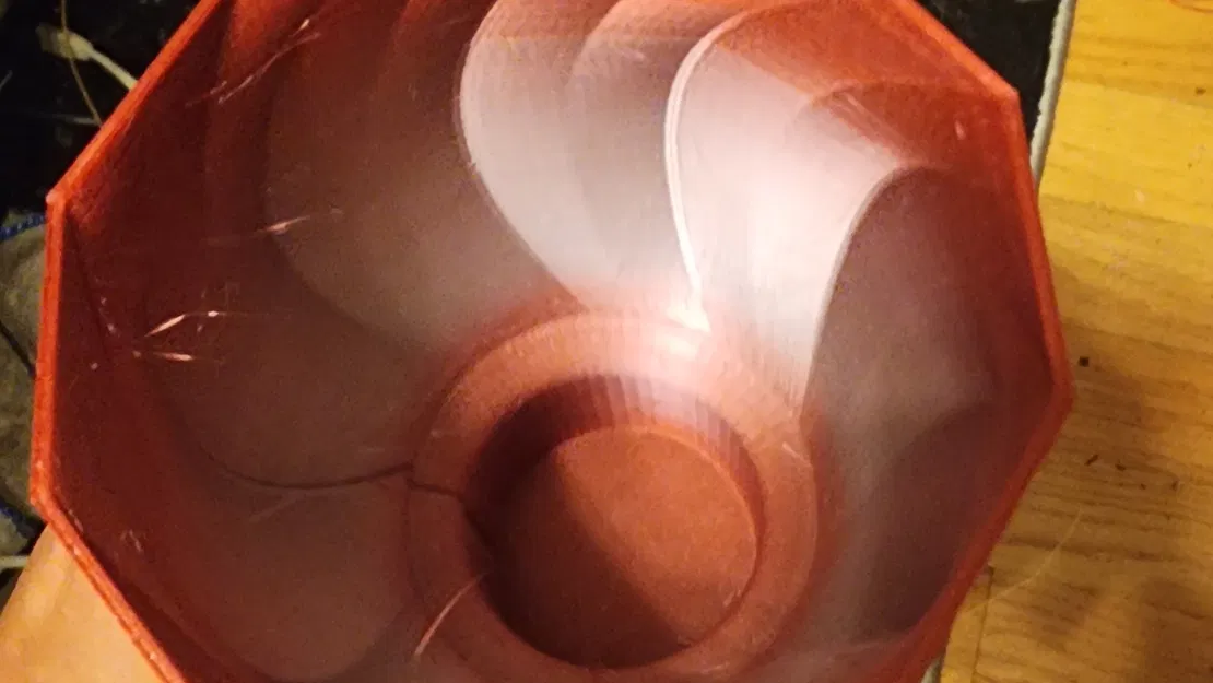 Bình hoa xoắn độc đáo cho trang trí nội thất - Image 2