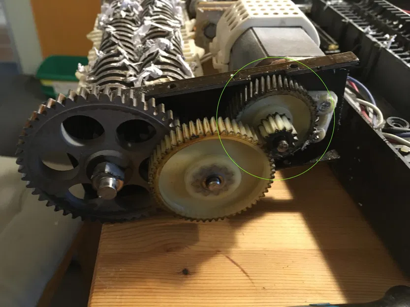 Pinion thay thế cho máy hủy tài liệu Hama CC718L - Image 1