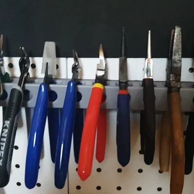 Giá đỡ treo tường cho kìm cắt dây (lỗ 16 x 16 mm)