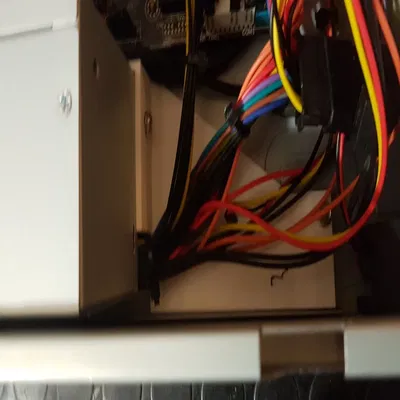 Modifiche cho thùng máy ANTEC Veris với các phụ kiện tiện ích