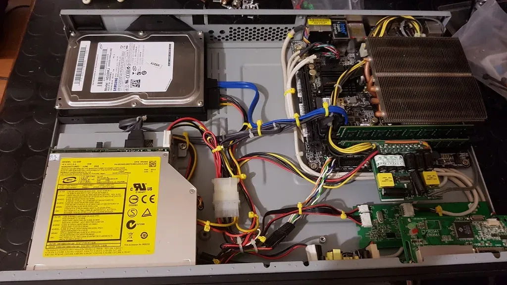 Giá đỡ ổ cứng 3,5" cho cabinet HTPC Hiper - Image 1