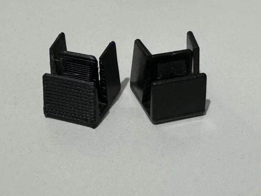 Cái kẹp giữ nẹp cốp cho xe Holden Calais VK VL - Image 1