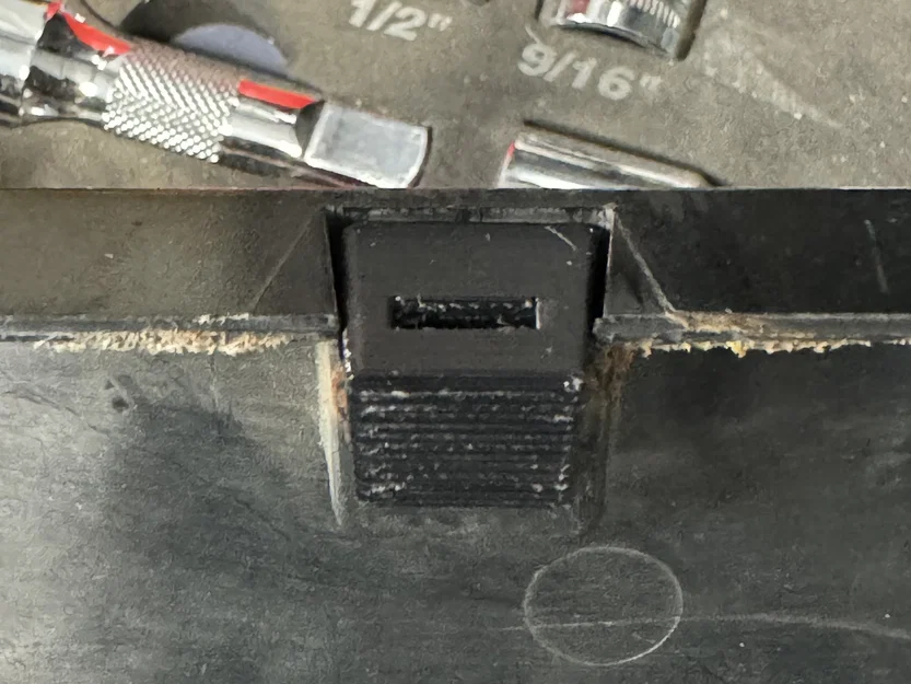 Cái kẹp giữ nẹp cốp cho xe Holden Calais VK VL - Image 2