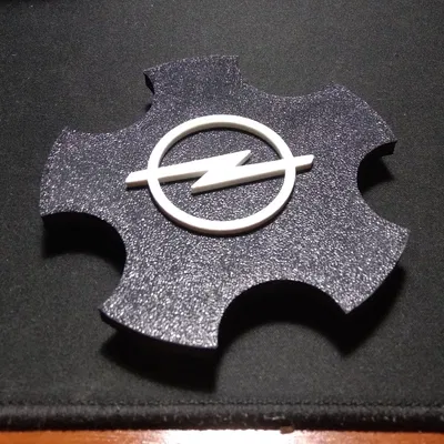 Nắp bánh xe Opel Meriva với logo thiết kế riêng