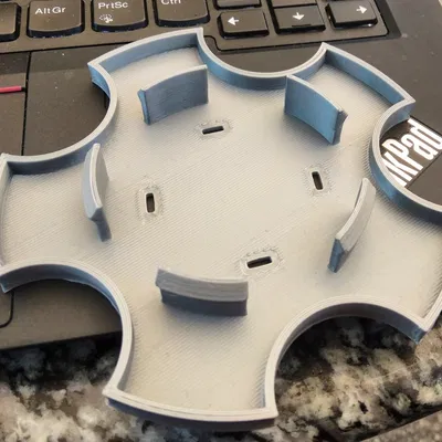 Nắp bánh xe Opel Meriva với logo thiết kế riêng