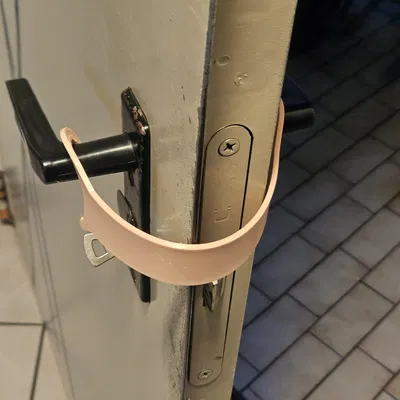 Giá đỡ cửa chống khóa với móc treo tiện lợi