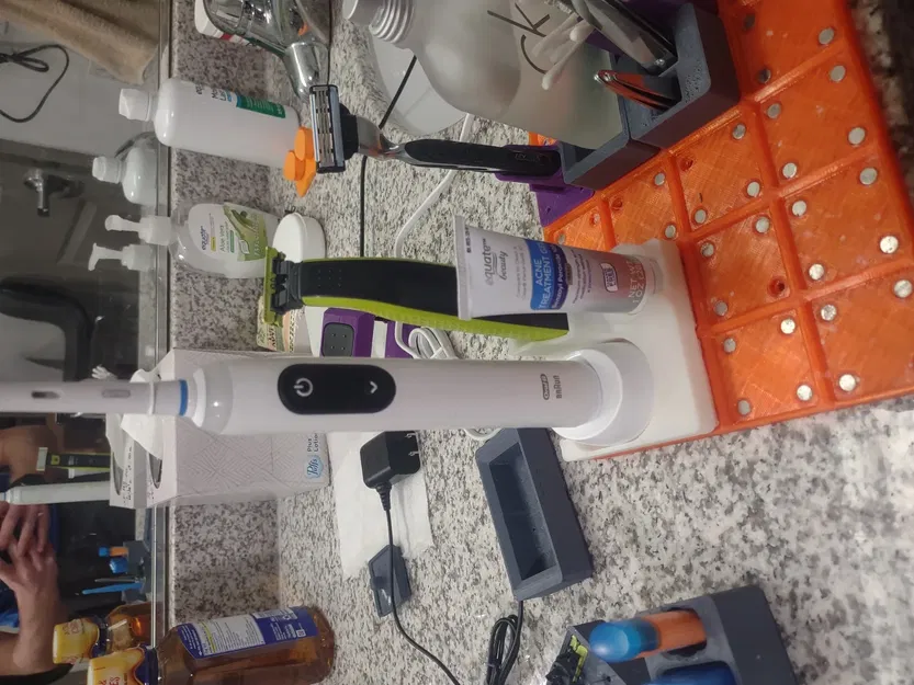 Giá đỡ bàn chải đánh răng, chai nước và dao cạo Gridfinity - Image 1