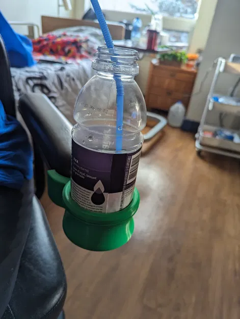 Giá đỡ cốc cho xe lăn điện GoChair của Pride Mobility - Image 1