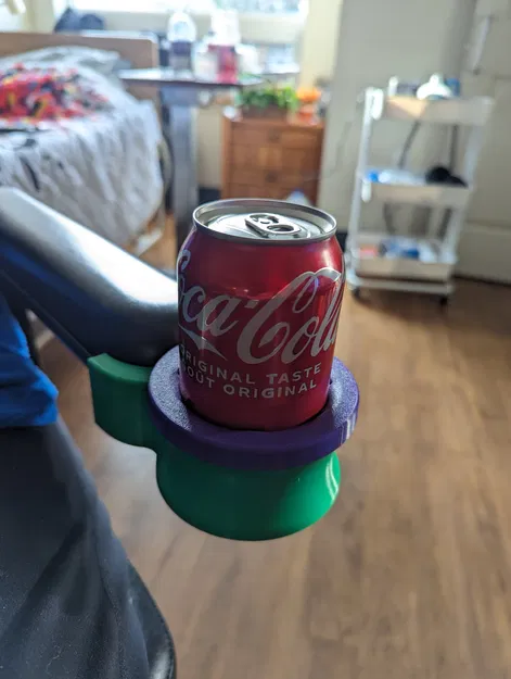 Giá đỡ cốc cho xe lăn điện GoChair của Pride Mobility - Image 2