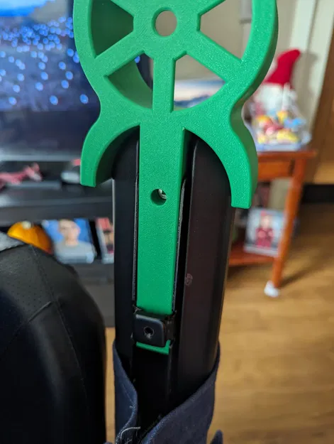 Giá đỡ cốc cho xe lăn điện GoChair của Pride Mobility - Image 3