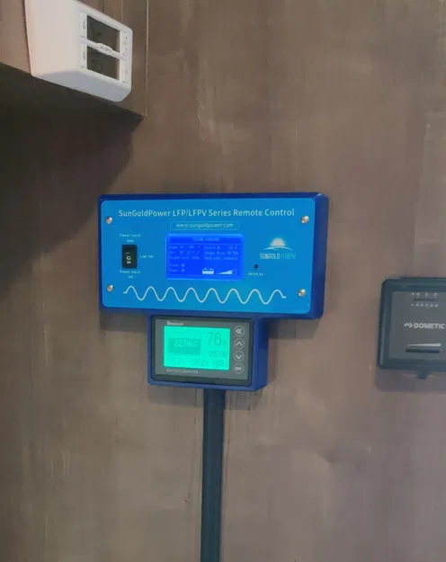 Giá đỡ màn hình hiển thị cho bộ inverter SunGoldPower và Renogy - Image 1