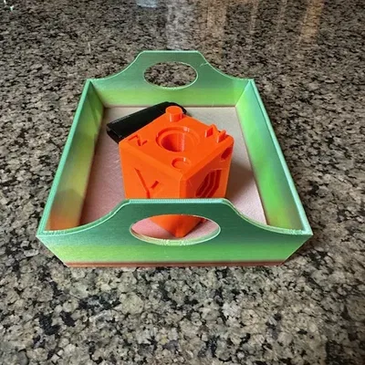 Khay gỗ đơn giản với tay cầm tiện lợi