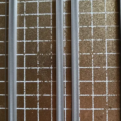 Cọc đánh dấu kích thước xây dựng trong vườn