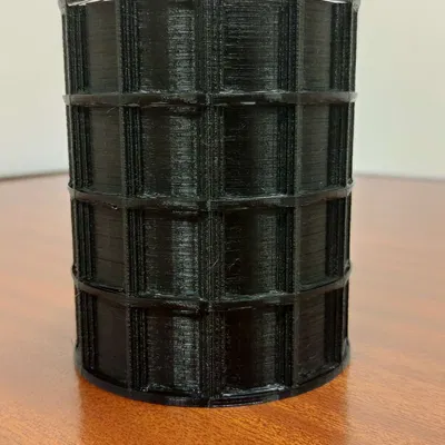 Cốc để đựng bút và bút chì trong văn phòng