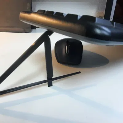 Bẫy chuột Figure Four độc đáo cho bàn làm việc