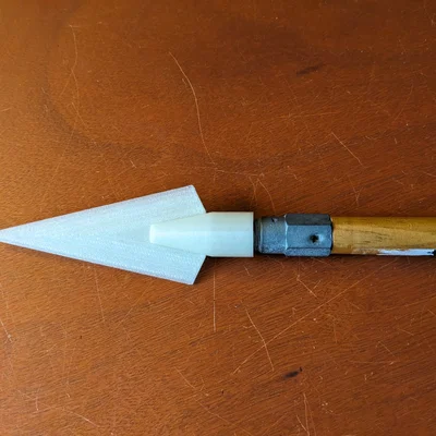 Đầu giáo mác gắn vào tay cầm cây lau cho trang phục Halloween