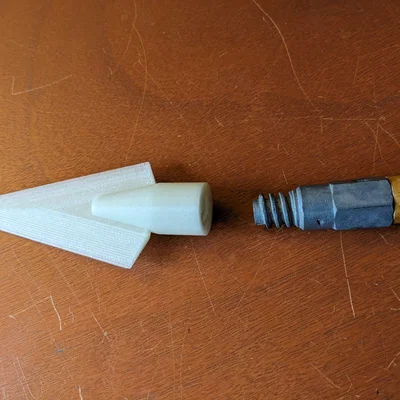 Đầu giáo mác gắn vào tay cầm cây lau cho trang phục Halloween