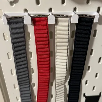 Giá đỡ dây đeo đồng hồ Apple Watch trên bảng Skadis