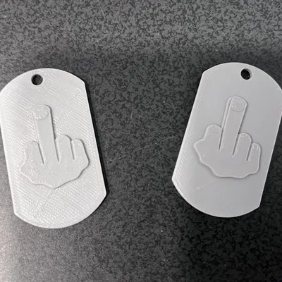 Dây đeo chó với hình ngón giữa độc đáo