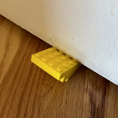 Giá đỡ cửa hình khối xây đang tan chảy