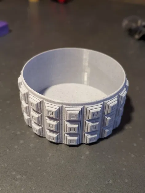 Bát hình chóp với các khối chóp nổi bật trên thành bát - Image 1