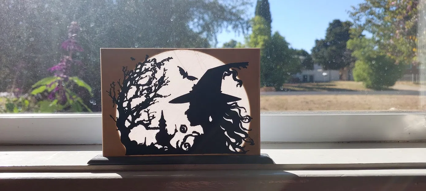 Phù thủy trong ánh trăng với giá đỡ - Image 3