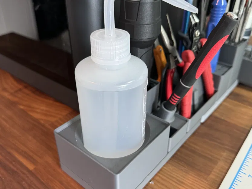 Giá đỡ bình nước rửa Gridfinity cho bàn làm việc - Image 1