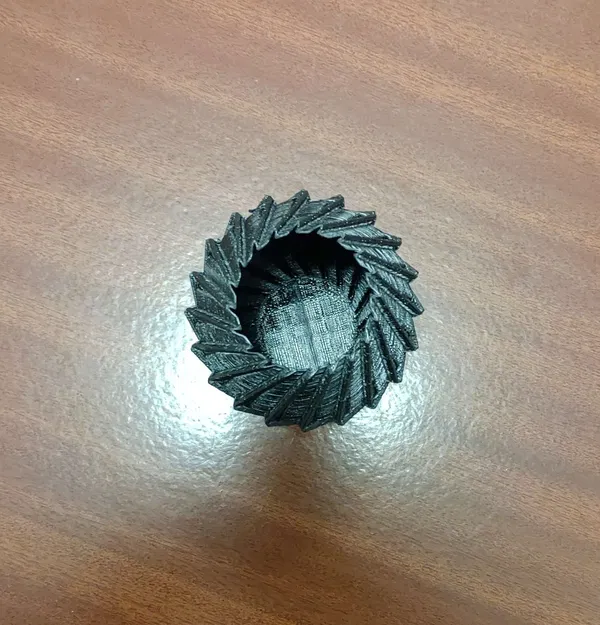 Bình hoa hình tuabin với thiết kế xoắn ốc - Image 3