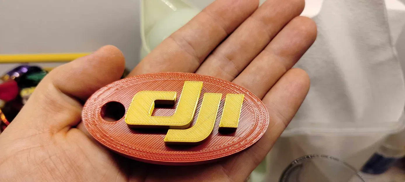 Móc khóa logo DJI cho ba lô và phụ kiện drone - Image 1