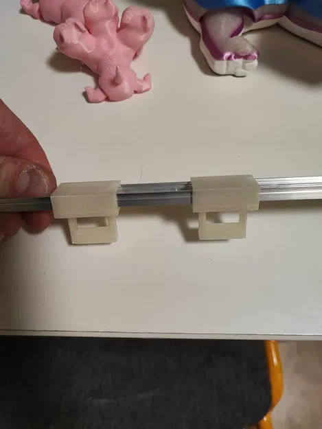 Kẹp tay cầm treo cho đèn LED trong profile nhôm - Image 1