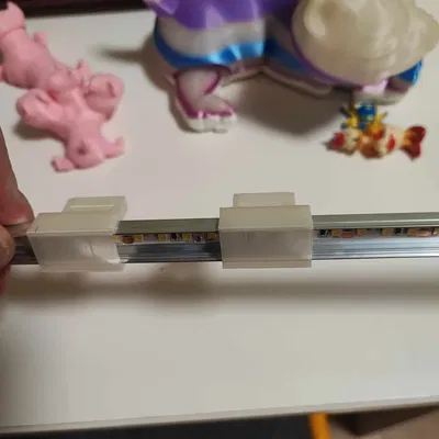 Kẹp tay cầm treo cho đèn LED trong profile nhôm