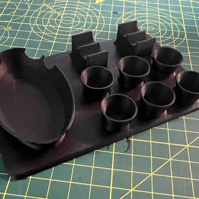 Khay trộn sơn nhỏ với giá đỡ cọ vẽ