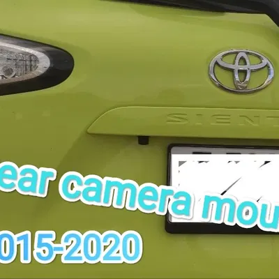Giá đỡ camera sau cho Toyota Sienta 2015-2020