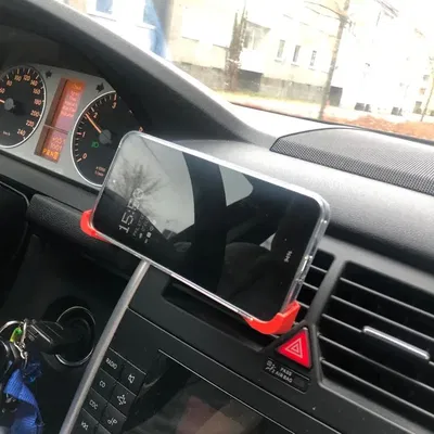 Giá đỡ điện thoại nằm ngang cho Nothing Phone 2 trong xe hơi