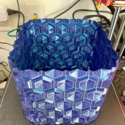 Bình hoa MESMER in chế độ bóng loáng hoặc lấp lánh