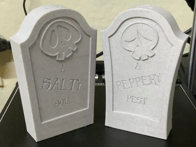 Đồ trang trí muối và tiêu Halloween vui nhộn - Image 1