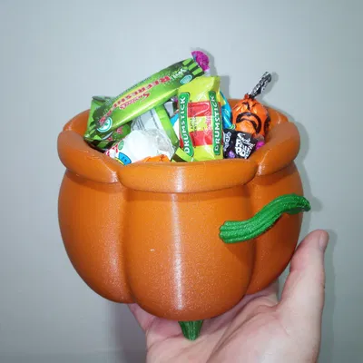 Nồi bí ngô trang trí Halloween cho kẹo