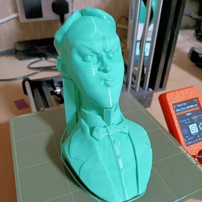 Tượng đầu ma quái lấy cảm hứng từ Biệt thự Ma Ám