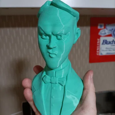 Tượng đầu ma quái lấy cảm hứng từ Biệt thự Ma Ám