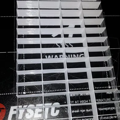 Lưới khoảng cách lưu trữ cho hộp Tictac 64 ngăn