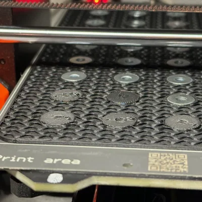 Bàn cờ vua hai màu cho các nhân vật từ tính