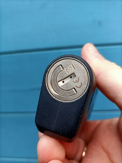 Công cụ thay pin cho Aegis Vape dễ dàng và tiện lợi - Image 6